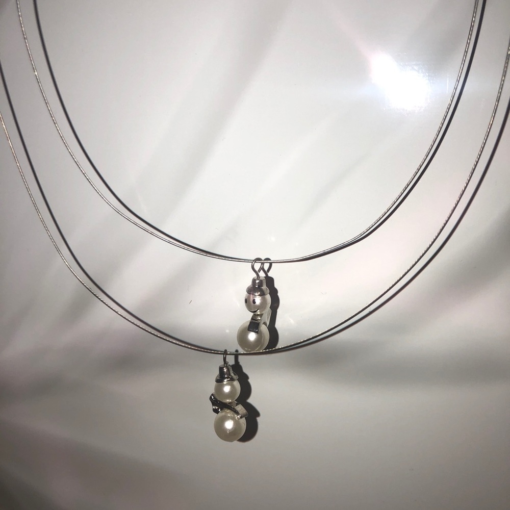 Get Two SNOWMEN necklaces:  2 wires & 2 snowmen